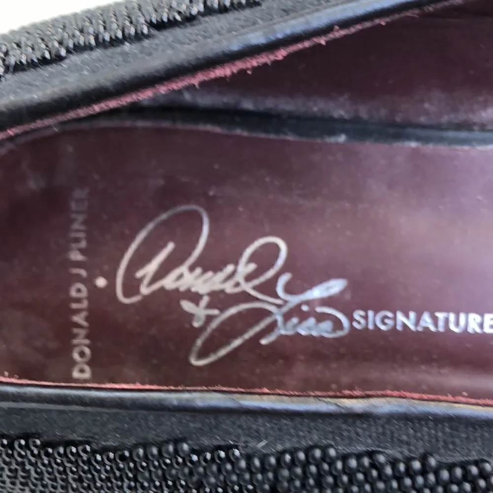 DJP  Donald  and Lisa, signature